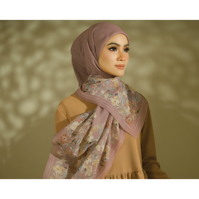 LILIYA SIGNATURE SQUARE SCARF